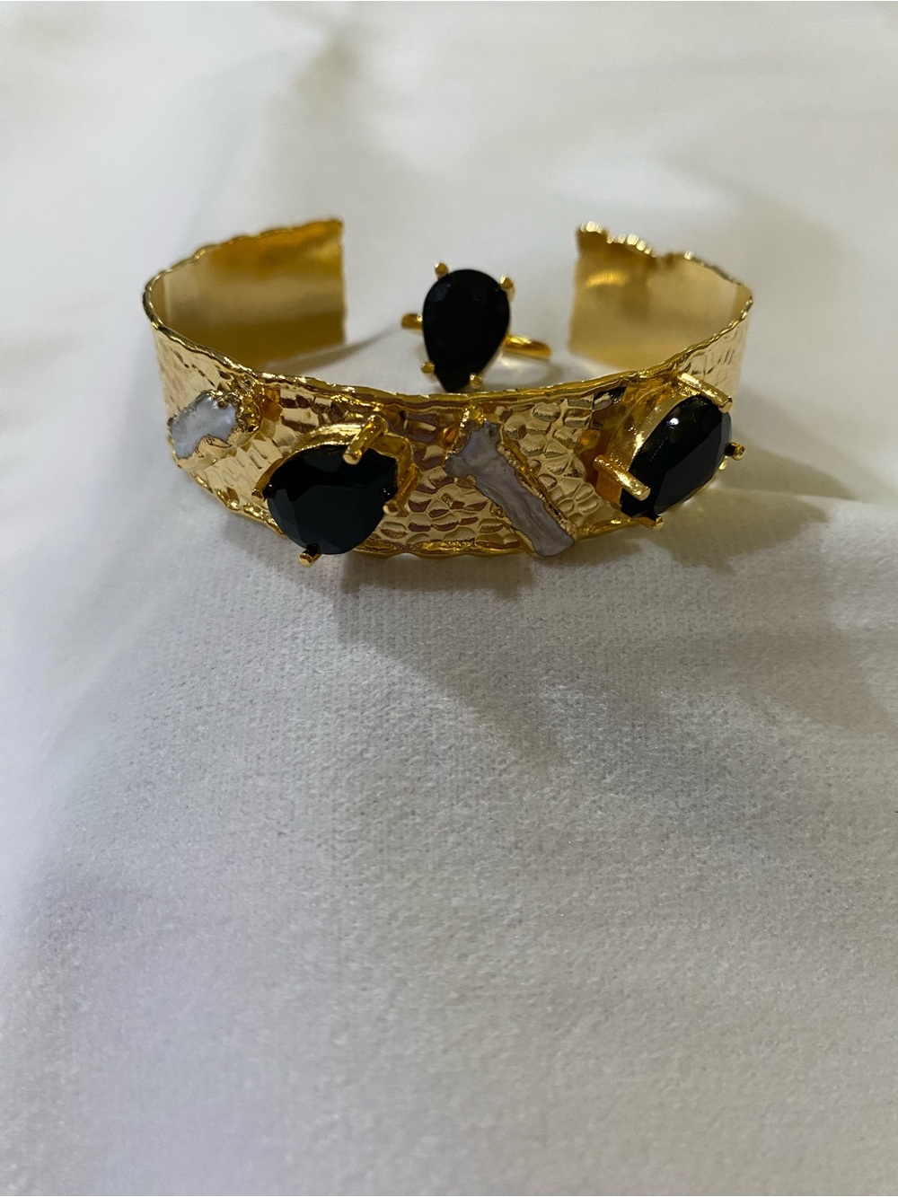 Goldtone Bangle - Picture 3 of 5
